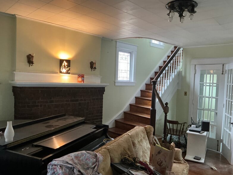 Living room - 303 E 19th St