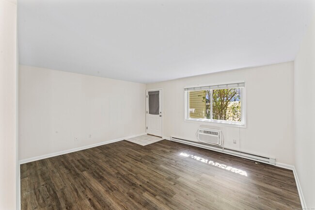 Building Photo - 85 Chestnut St