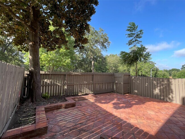 Building Photo - 12315 Glenview Dr