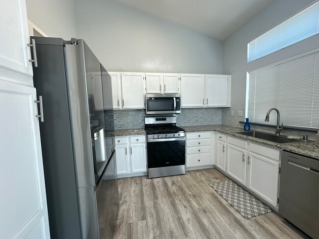 Building Photo - 9428 Plainoak Way