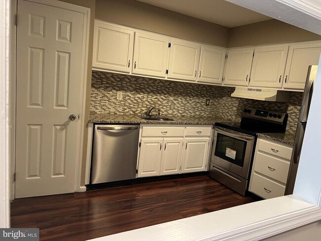 Building Photo - 3D-3D Twin Rivers Dr
