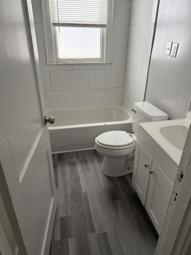 Building Photo - 4BR/2BA House- Newly renovated