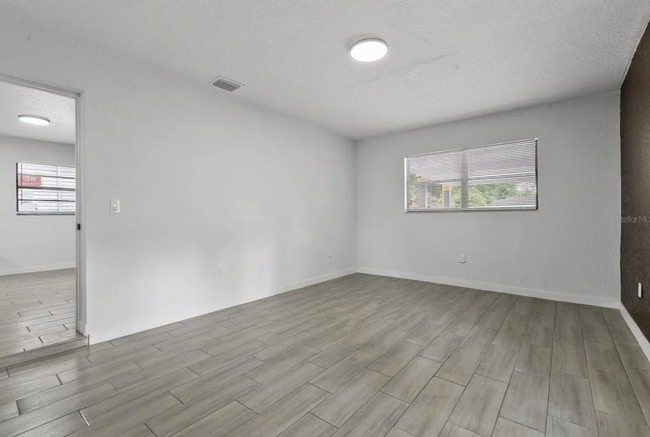 Building Photo - 1706 E Poinsettia Ave