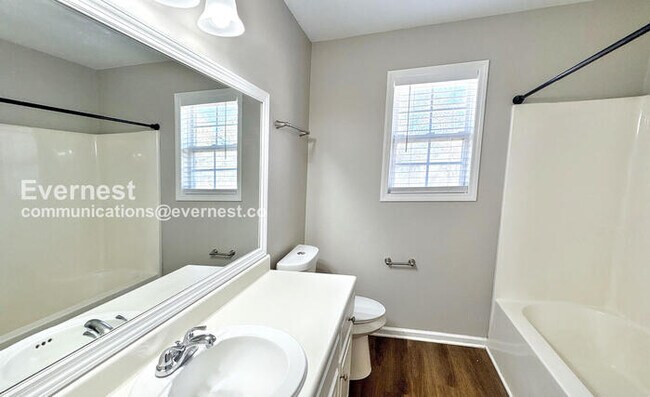 Building Photo - 450 Loveless Rd