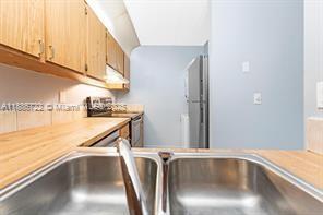 Building Photo - 1018 Twin Lakes Dr