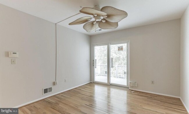 Building Photo - 1346 Chanticleer-