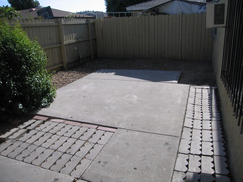 Building Photo - 2378 Chanslor St