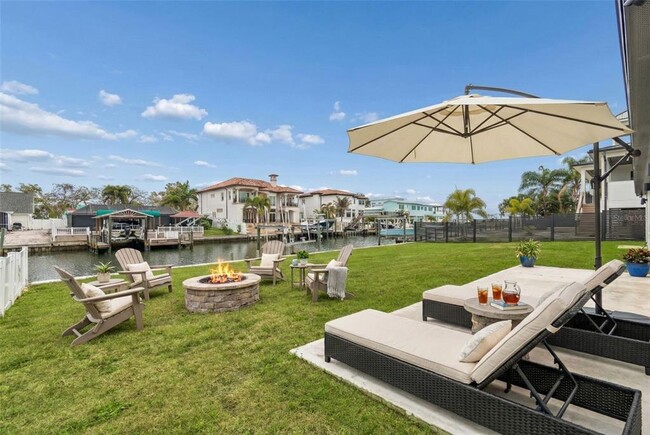 Building Photo - 3921 Versailles Dr