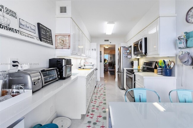 Building Photo - 3598 Yacht Club Dr