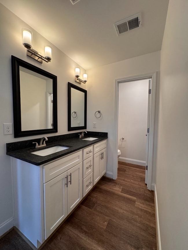 Building Photo - 4 BEDROOMS. 3 BATHS. TRAVELERS REST.
