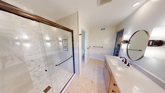 Building Photo - 2212 Summerhill Dr