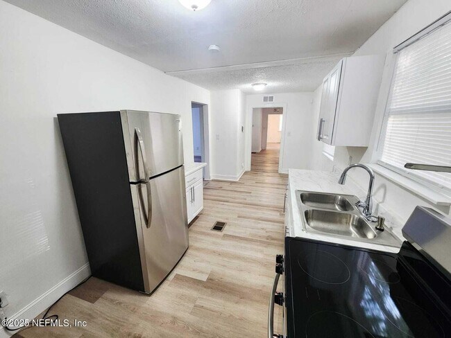 Building Photo - 2184 W 45th St