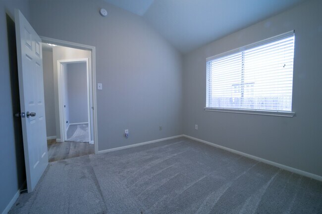 Building Photo - 117 Harbour Town Cir