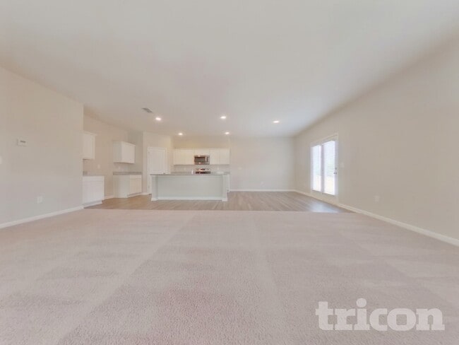 Building Photo - 250 Cottontail Ln