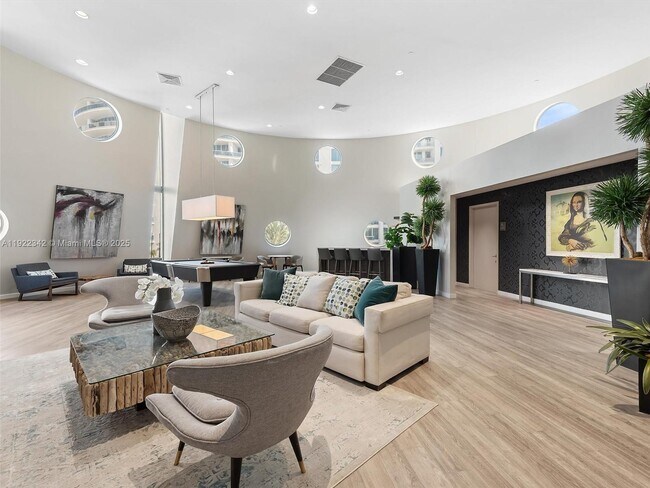 Building Photo - 6000 Collins Ave