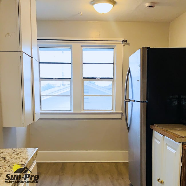 Building Photo - 808 S Grandview Ave