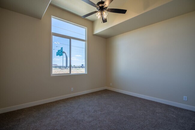 Building Photo - Newer Townhome Near Utah Tech