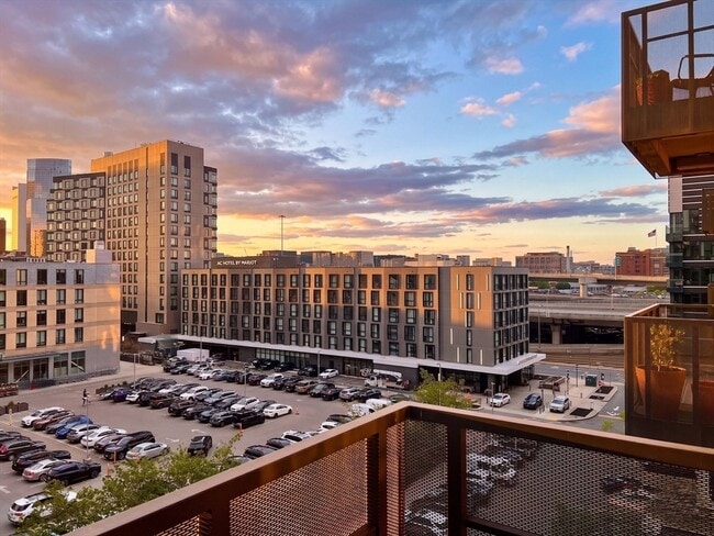 Building Photo - 32 Traveler St