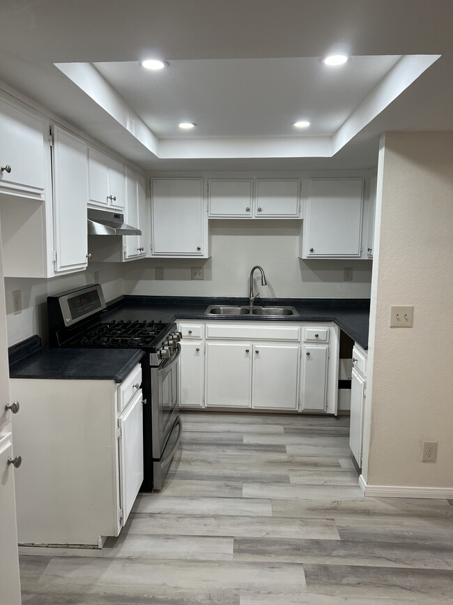 Kitchen - 44200 Kingtree Ave