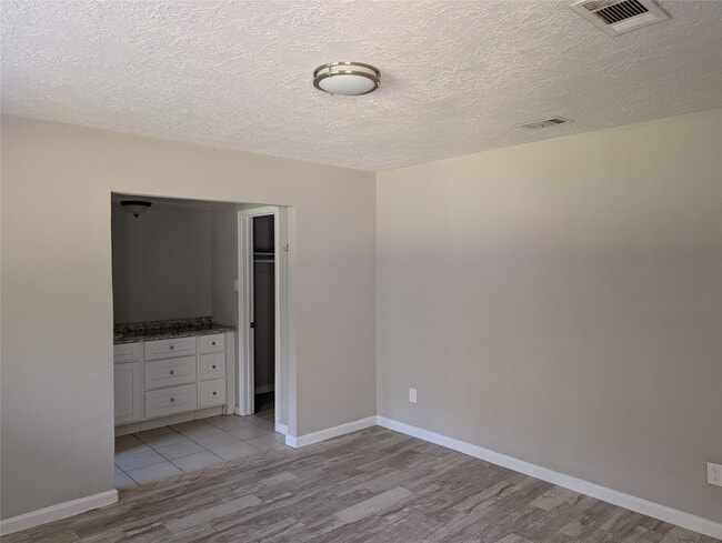Building Photo - 25822 Glen Loch Dr