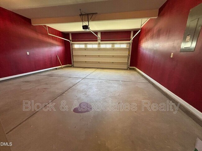 Building Photo - 438 Roanoke Dr