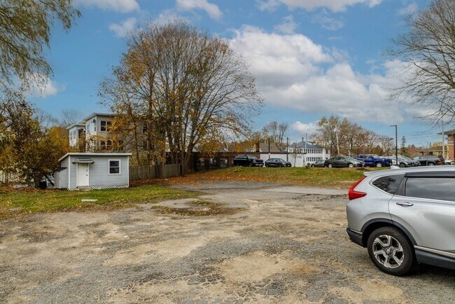 Building Photo - 13 Greenwood St