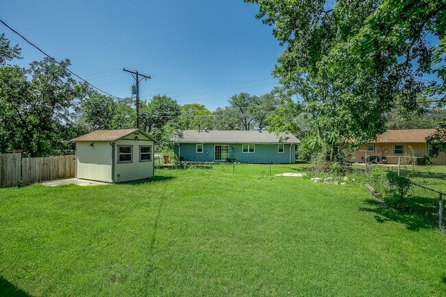 Building Photo - 545 Riverview Ave