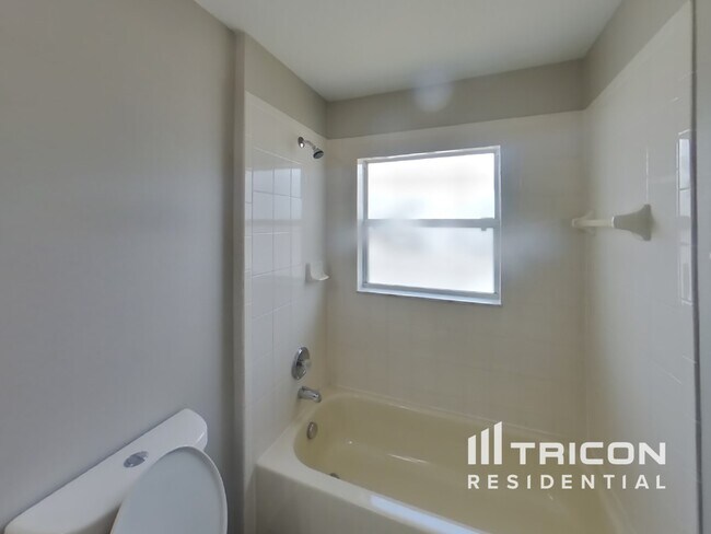 Building Photo - 13001 Fish Cove Dr