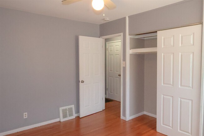 Building Photo - 417 Crawford Rd