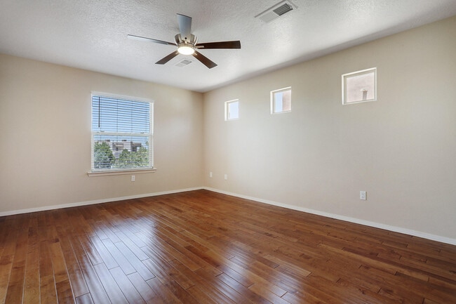 Building Photo - 6215 Goldfield Pl NE