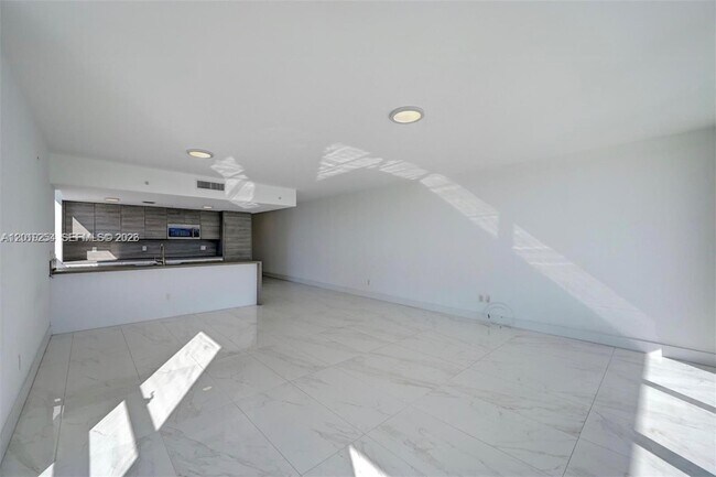 Building Photo - 400 Sunny Isles Blvd