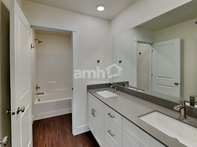 Building Photo - 1515 W Afton St