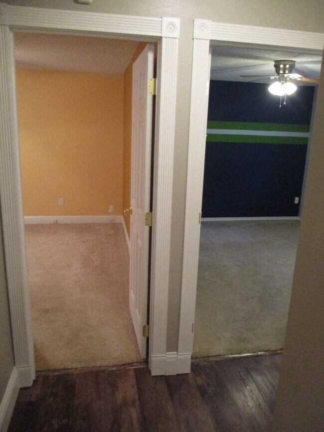 Building Photo - 3 Bedroom + Bonus, 2.5 Bathroom Gig Harbor...