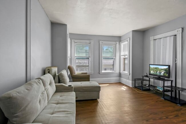 Building Photo - 198-200-200 Blossom St