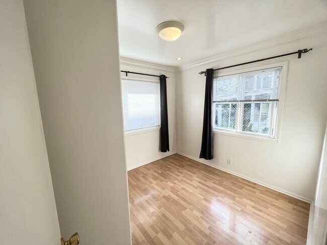 Building Photo - 1119 Banyan St