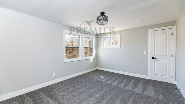 Building Photo - 7509 Lamar Ave