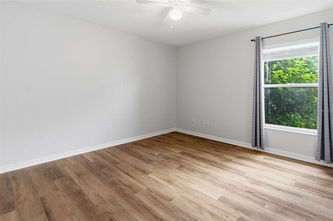 Building Photo - 896 Princeton Dr