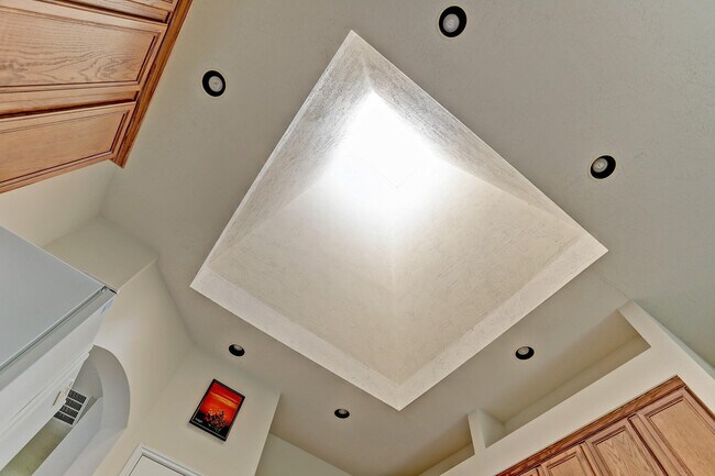 Building Photo - 3 River Hollow Ln