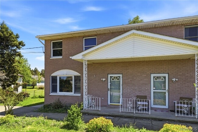 Building Photo - 555 Lakeview Ave