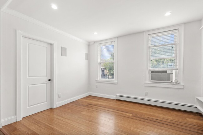Building Photo - 5 Van Cleef St