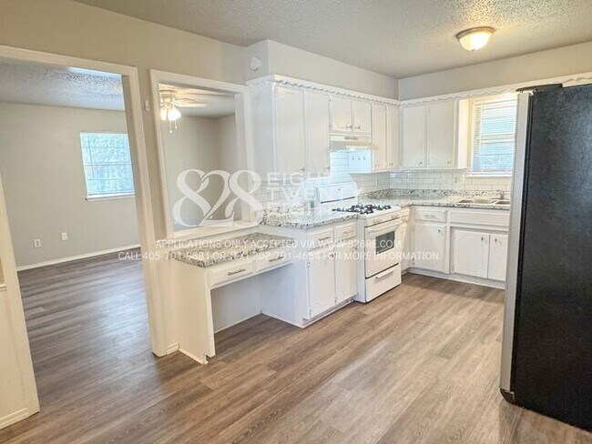 Building Photo - NICE 3 BED/1.5 BATH ON QUIET CUL-DE-SAC IN...