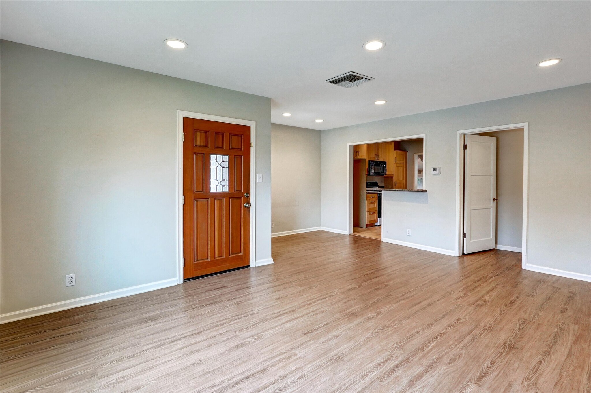 Building Photo - 5863 Alonzo Ave