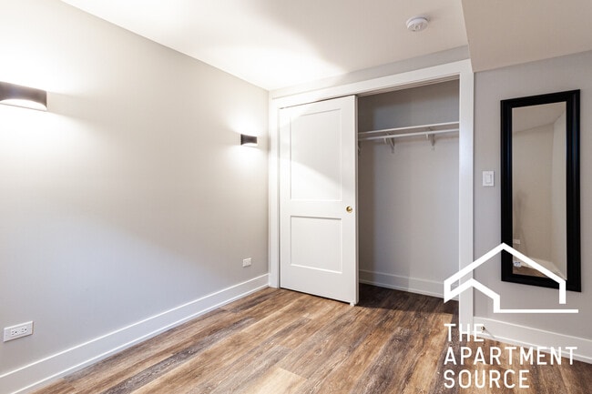 Building Photo - 2509 W Diversey Ave