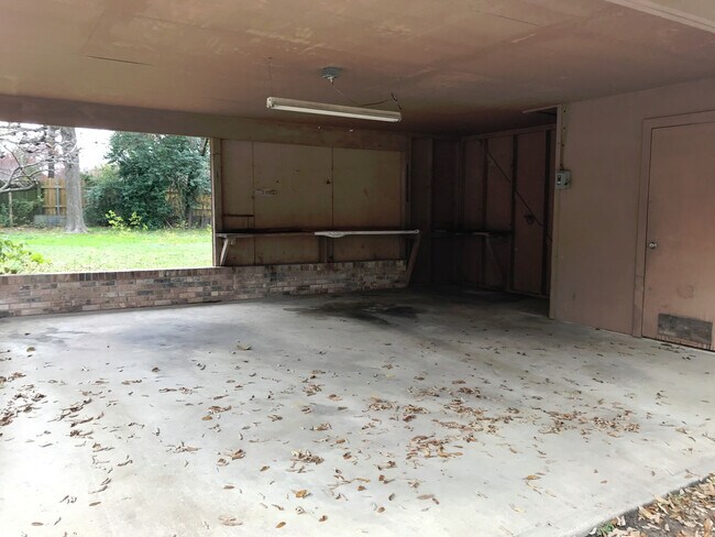 Building Photo - 13001 Woodway Dr