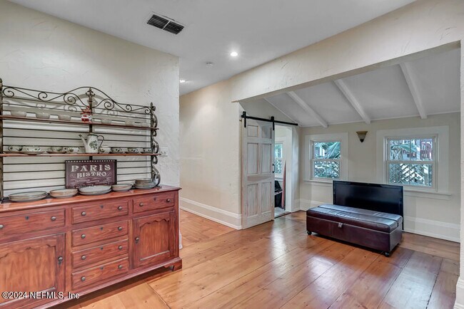 Building Photo - 68 Saragossa St