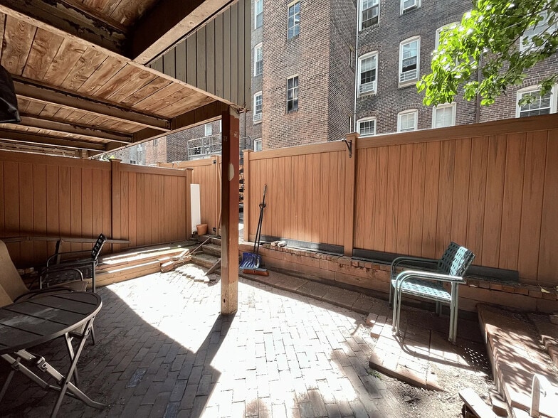 Building Photo - 48 Saint Germain St