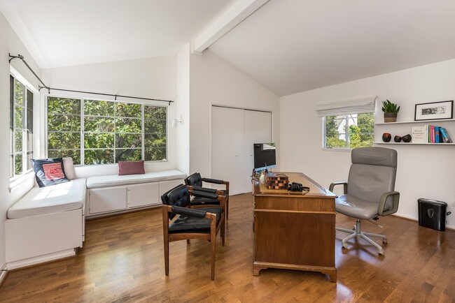 Building Photo - Located in the MUS - Serene El Bosque Home...