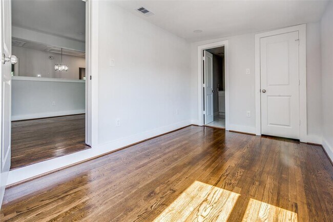 Building Photo - 2221 Rosewood St