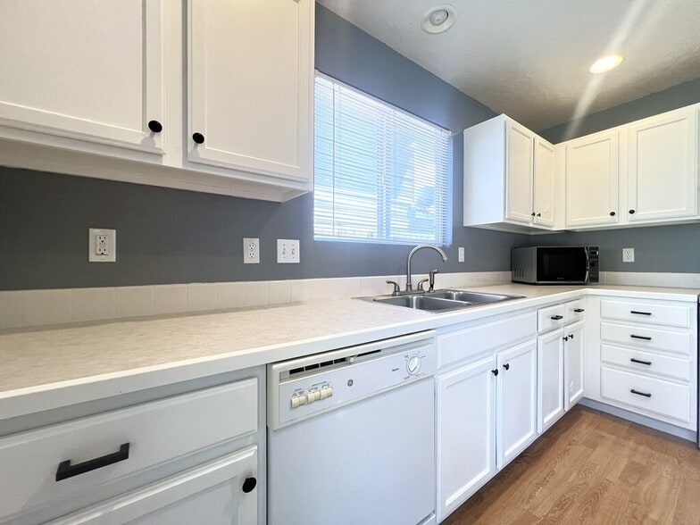 Building Photo - 9656 W Shelborne Dr