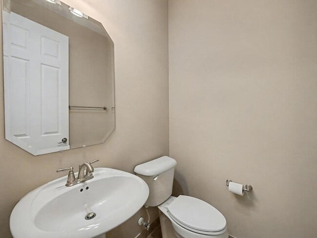 Building Photo - 12115 SW Bennington Cir